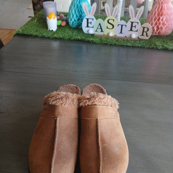 Crocs Women's Tan Clogs with Faux Fur Lining nwot Size 10 - Picture 2 of 5